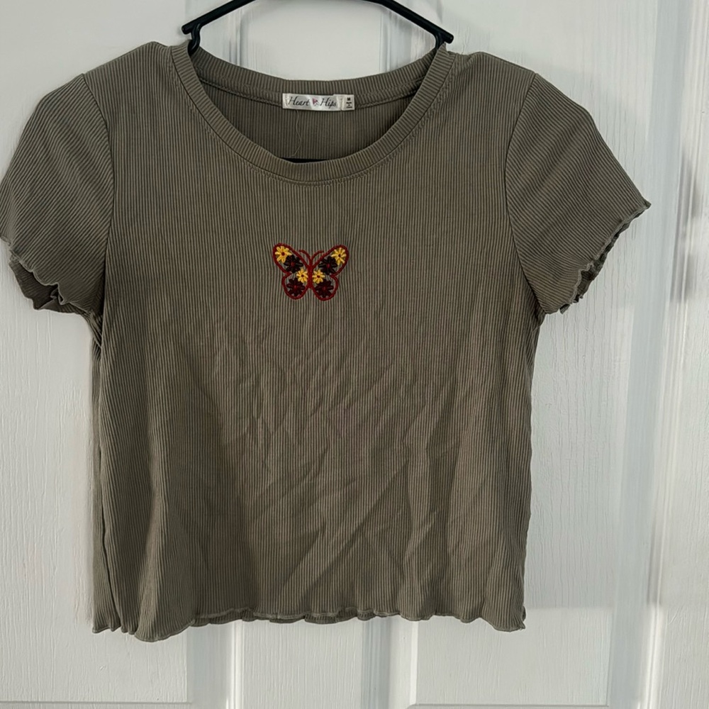 army green ruffle-crop tee